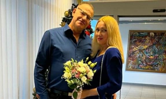 Glückliches Paar: Viktoriya und Christian (Dezember 2023)